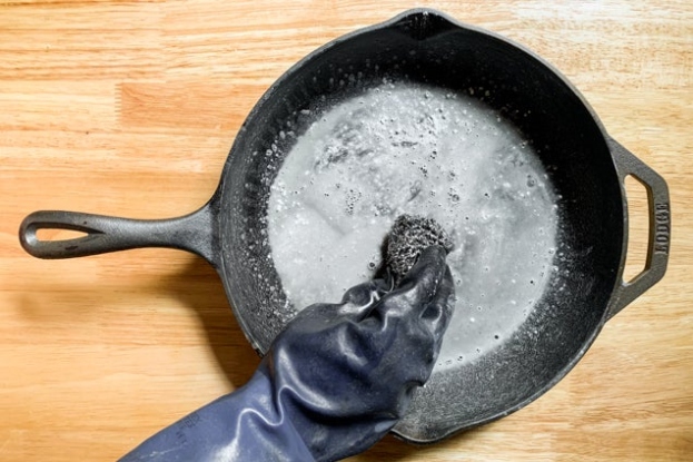 Easy Peasy Cast Iron Skillet Cleaning: Hassle-free Tips For Sparkling Cookware!