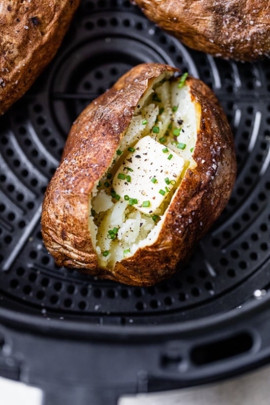 Airfryer Magic: Crispy Perfection – How To Cook A Baked Potato Like A Pro!